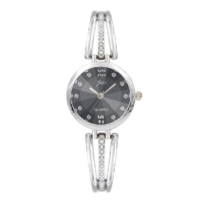 

New Bracelet Bracelet Watch Alloy Ladies Watch Point Diamond English Table Factory Direct Spot Wholesale Silver