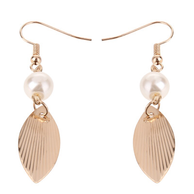 

Exquisite Golden Leaves Shape Pearl Earrings Unique Female Long Earring yuy