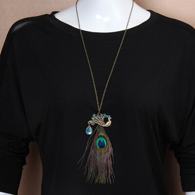 

Women Fashion Rhinestone Peacock Feather Pendant Long Sweater Chain Necklace