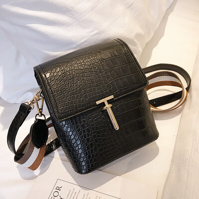 

Retro bag female 2019 new tide port fashion crocodile pattern casual wild wide shoulder strap shoulder Messenger bag