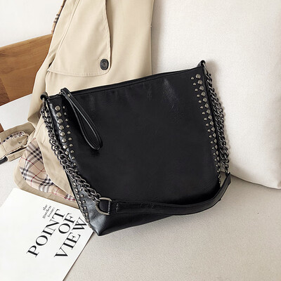 

Korean women 2019 new tide foreign gas rivet chain shoulder bag fashion Joker slung bucket bag tide