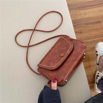 

Girls small bag new Korean version of the fashion simple shoulder Messenger bag retro small square package tide