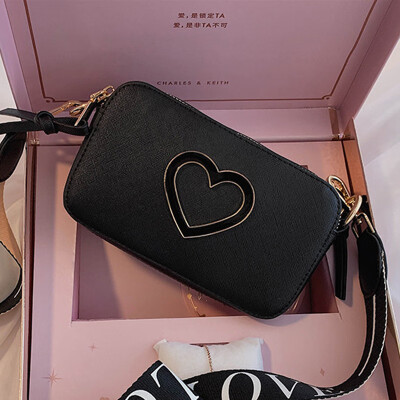 

Valentines Day small bag 2019 new Korean Joker Messenger bag wide shoulder strap fashion small square bag