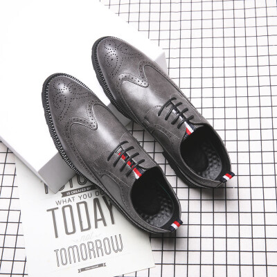 

Extra large mens shoes Korean version of the Bullock carved pointed casual shoes business shoes 1738