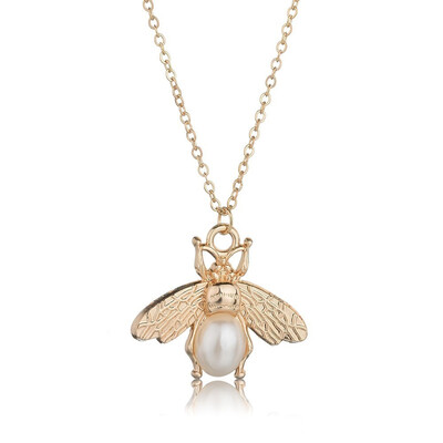 

Fashion Women New Bohemian Metal Heart Cute Mini Butterfly Necklace Summer Wear Necklace Jewelry Perfect Wedding Party Gift