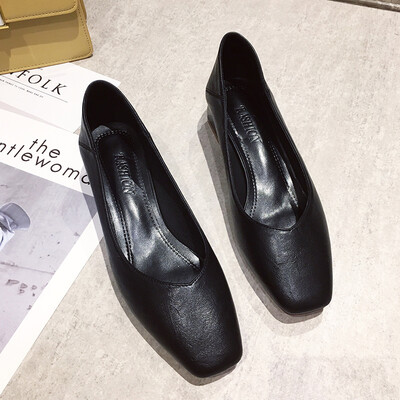

Rough-heeled single-shoe woman Xia Bai wears one-footed grandmothers shoes