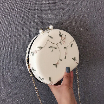 

2019 summer new temperament wild shoulder bag small fresh fairy fashion embroidered chain slung semicircle