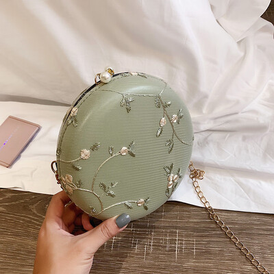 

Small fresh fairy fashion embroidered chain slung small round bag 2019 new casual temperament wild shoulder bag