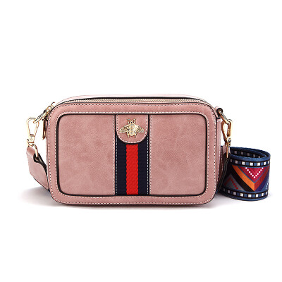 

Wide shoulder strap contrast color shoulder bee camera bag handbags new 2019 net red with the same paragraph fashion slung small square bag