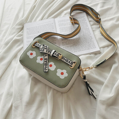 

Korean version 100 lap bag summer chic wide shoulder belt womens bag new 2019 popular small square bag single shoulder oblique sa