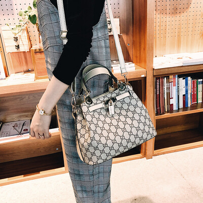 

Bucket bag retro bucket bag lock buckle retro bucket bag hit color lock buckle retro bucket bag
