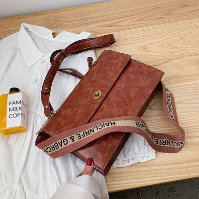 

French small crowdsourcing womens bag early autumn 2019 new simple Joker Messenger bag ins retro broadband small square bag