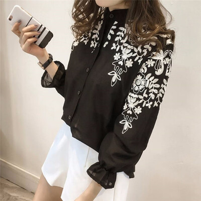 

Women Loose Flower Embroidered Stand Collar Bottoming Shirt
