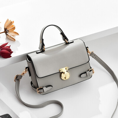 

In summer the new small bag is popular with the fashion of the handheld lady with a simple one shoulder