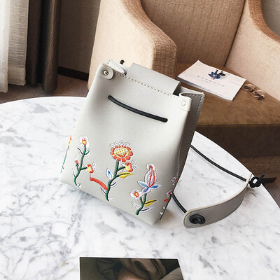 

Women Retro Floral Embroidered Crossbody Bag Female Casual Shoulder Bags Fashion Bucket Bag Bolsa Feminina T10