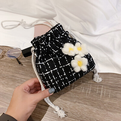 

2019 new fashion lattice crossbody bag little fairy wild temperament shoulder bag Sen cute flower bucket bag