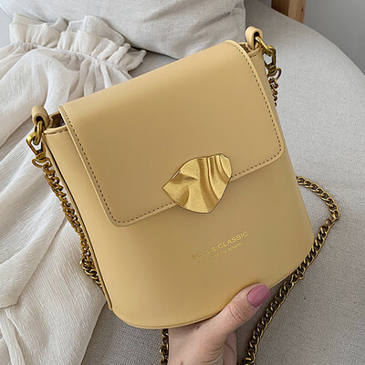 

Korean female 2019 new foreign style Joker shoulder bag fashion simple small fresh chain bucket bag tide