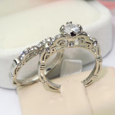 

2Pcs Couple Rings Copper Rhinestone Shiny Simple Design Gift Engagement Wedding