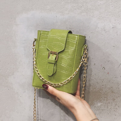 

The new woman in autumn&winter 2019 small fresh chain bag is fashionable with single-shoulder inclined carrying bucket bag