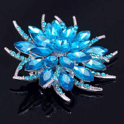 

Delicate Rhinestone Large Flower Brooch Pin For Women Wedding Bridal Scarf