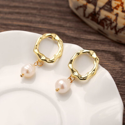

Retro Freshwater Pearl Earrings Creative Temperament Simple Wild Slim Earrings