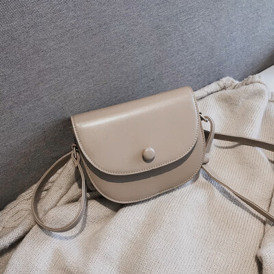 

Sen retro small bag female 2018 new Korean version of the wild semi-circle saddle bag texture solid color shoulder Messenger bag