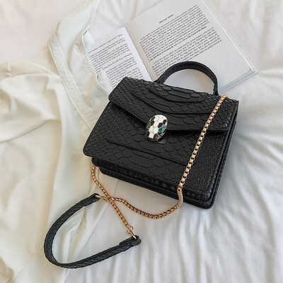 

Qiao Bani 2019 new European&American style fashion street beat snake pattern BV snake head flip cover bag shoulder shoulder diagonal female bag
