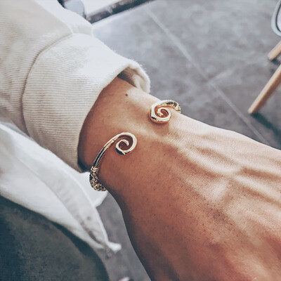 

Ins Bracelet Chaozhou Personality Korean Version Small Popular Design Wukong Tightening Hoop Curse Man Titanium Steel Nazha Bracel