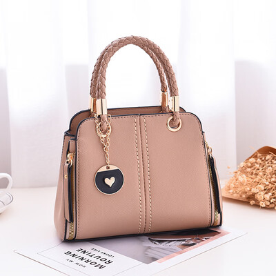 

2019 spring&summer new European&American ladies bag cool fashion big bag female shoulder slung handbag
