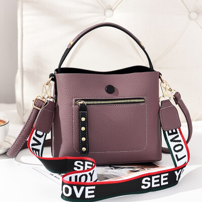 

On the new womens bag tide Korean fashion Joker ladies shoulder Messenger bag broadband bucket bag