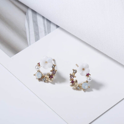 

Cute Korean Personality Small Flower Stud Earrings For Women Temperament Simple Fashion Metal Female Stud Earrings