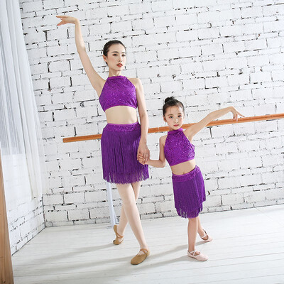 

YI QIAN WU sequined halter top fringed skirt costumes performance skirt