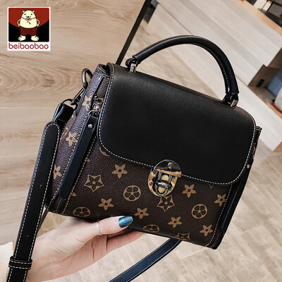 

On the new small bag women 2018 new trend Europe&the United States fashion messenger bag simple womens portable shoulder bag