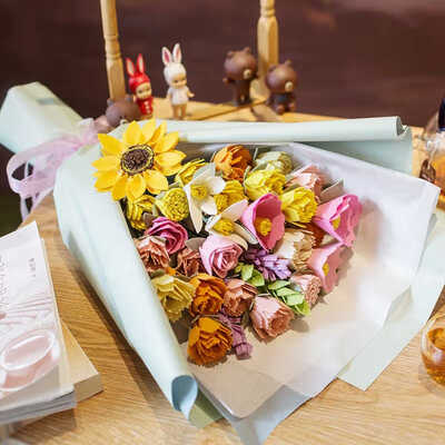 

Non-Woven Bedroom Decoration Artificial Flower Bouquet Crafts Handmade Felt Gift Decoration For Living Room Bedroom