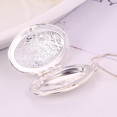 

New Round Floral Pattern Chain Pendant Necklace