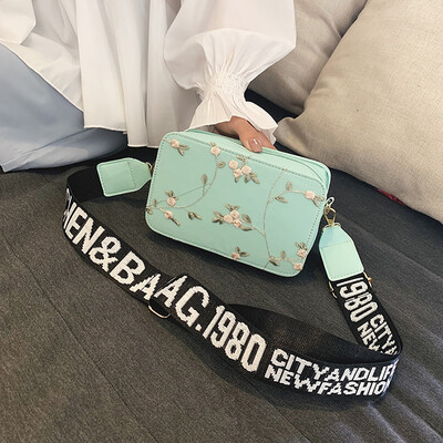 

Tailored Womens Fashion Lace Retro Shoulder Bag Floral Zipper Embroidery Beach Bag