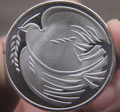 

40mm Peace brid DOVE Souvenir Coin medal UK