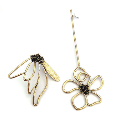 

Cool Vintage Alloy Flower Exaggerated Dangle Earrings For Women Asymmetric Super Long Korean Punk Earrings Girls Brincos