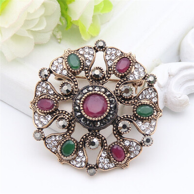 

Vintage Turkish Women Resin Round Flower Brooch Pins Antique Gold Color Hollow Corsage Jewelry Graceful Lines India Ethnic Pin