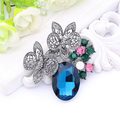 

Fashion Women Flower Brooch Pins Big Crystal Jewelry Pin Retro Hollow Out Flowers Brooches Broches Ladies Hijab Lapel Scarf Pin