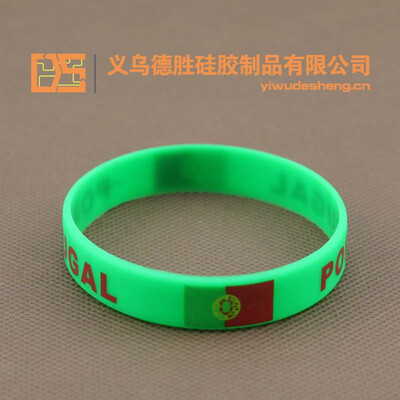 

1pcs Sports Silicone Wristbands World Cup Flag Bracelet Souvenir Men Football Fans ID Elastic Basketball Wrist Strap 2018