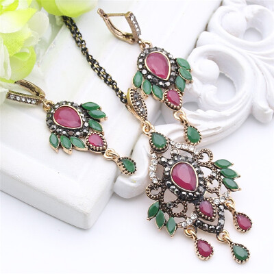 

Vintage Women Turkish Leaf Jewelry устанавливает античный золотой полый цветок горный хрусталь Принцесса крючок серьги падение оже