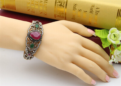 

New Arabesque Turkish Water Drop Green Resin Bangles Cuff Women Vintage Hollow Flower Antique Gold Color Bracelet India Bride