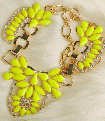 

New Fashion Europe Woman's Retro Sweet Alloy Crystal Necklaces Pendants