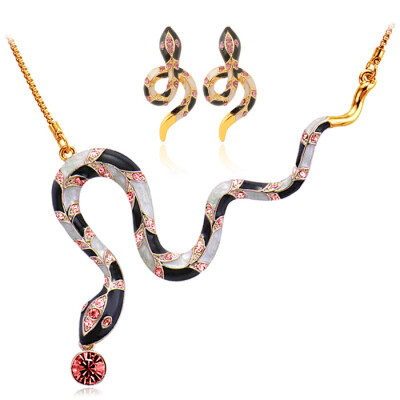 

18K Real Gold Plated Party Jewelry Trendy Cool Snake Shaped Rhinestone Pendant Necklace Earring Jewelry Sets For Women U7