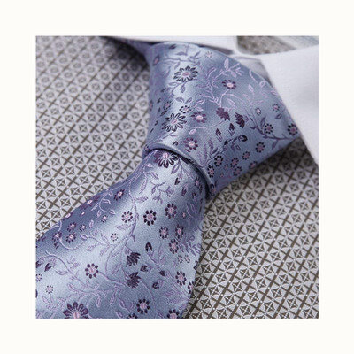 

Paisley vortex tweed officially wears a knitted silk tie