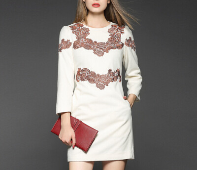 

Lovaru ™2015 European and American big new fall fashion lace stitching woolen dress Heavy embroidered skirt