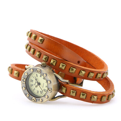 

Fashion Design Womens Vintage Rivets Bracelet Wrist Watch