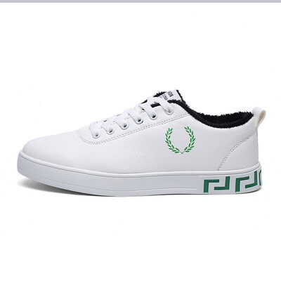 

New small white shoes mens casual canvas board shoes in spring 2018 Korean fashion Joker men in winter