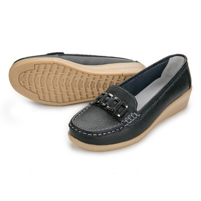 

Mother middle-aged lady breathable hollow flat-bottomed non-slip comfortable leather wear-resistant shoes in summer